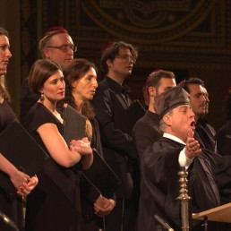 Der Chor Synagogal Ensemble Berlin (SEB) singt mit Kantor Sheffer